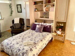 Cozy, Amazing Location! Connected to the Mall
